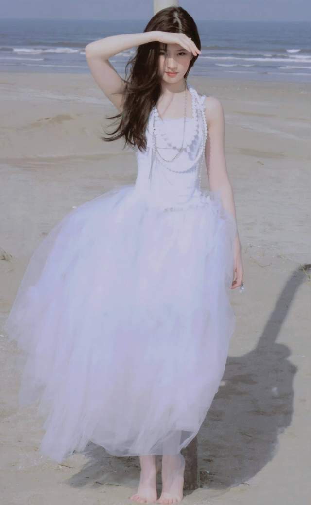 刘亦菲|你能想象到刘亦菲穿上婚纱的样子吗？一个字美，何时能看到真的呢