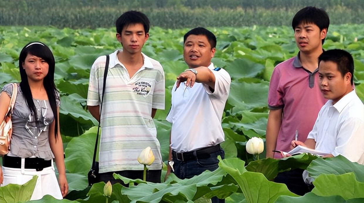 大学生|2023乡镇公务员迎来招聘，门槛低岗位名额多，还有3个隐藏优势