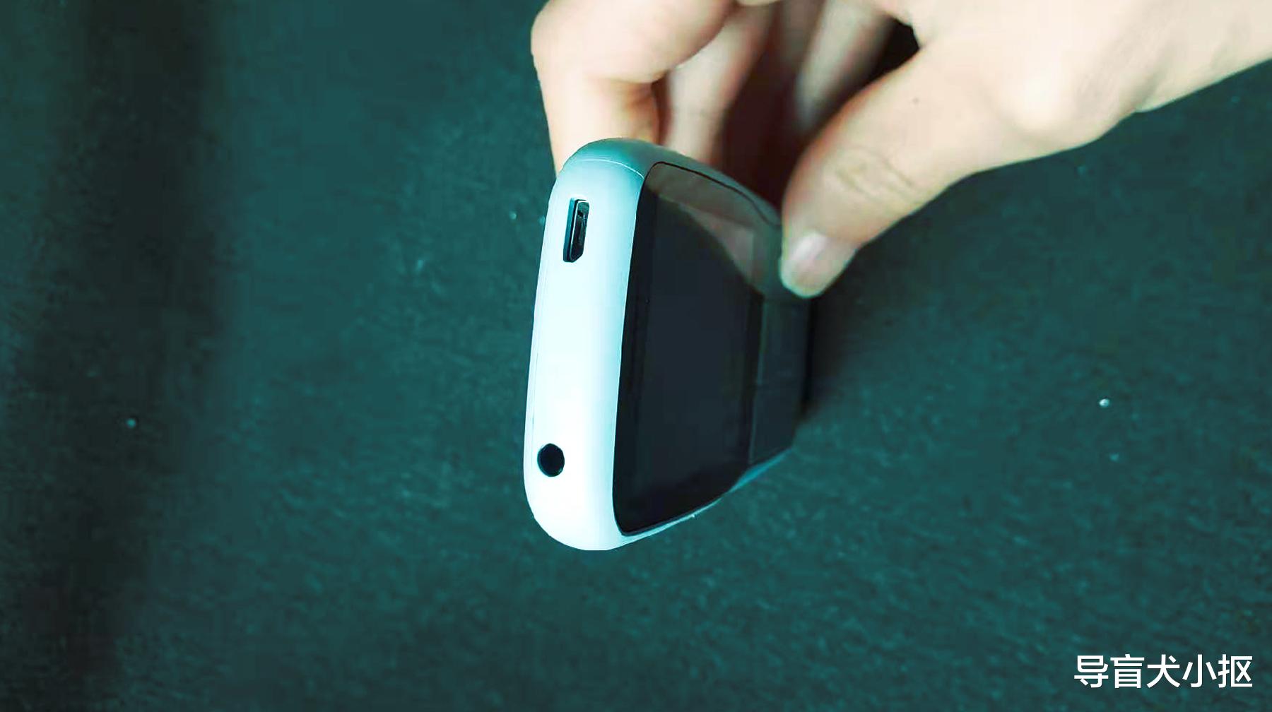 诺基亚|外形像扫码枪的手机,体验诺基亚220复刻版,几大升级后依然耐用