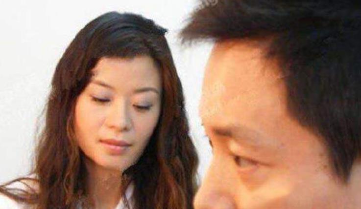 刘奕君|刘奕君妻子吕梓媛,嫁二婚演员丈夫,如今一家四口幸福甜蜜