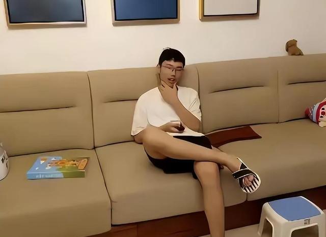 胡鑫宇失踪有线索了？家属悬赏，警方再发寻人启事，这是好消息