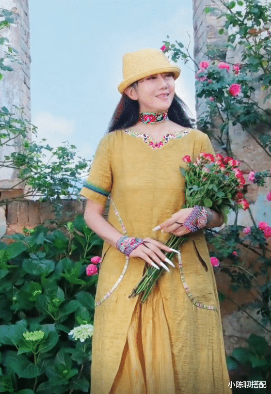 帽子 为何三木妈妈、杨丽萍从不摘帽子?看了她们光额形象,我悟了!