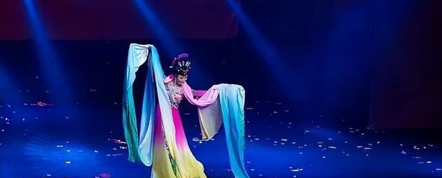 浙江卫视|浙江卫视扛起音综大旗！《为歌而赞》开播登顶，让多少音综羞红脸