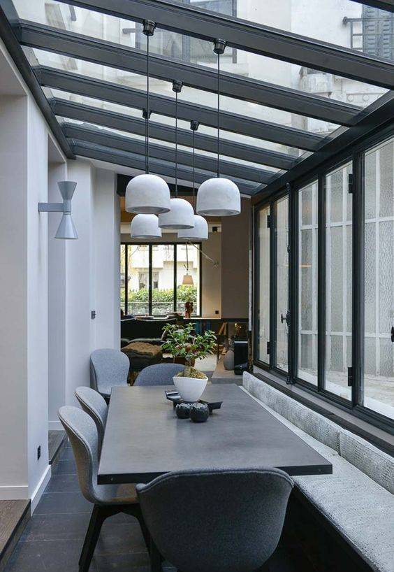 朋友家翻新封阳台,将玻璃上延1米封顶,阳台变身成阳光房!