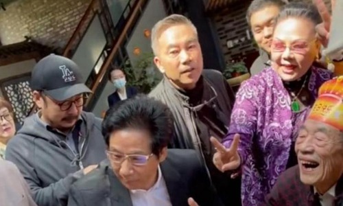 杨议|老戏骨杨少华儿子杨议疑出轨 被拍与女化妆师有2岁私生子