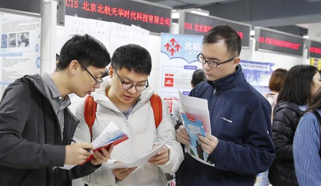 科伦药业|国企被裁求职碰壁,大龄往届生坦言:我成了传说中的“三无人员”