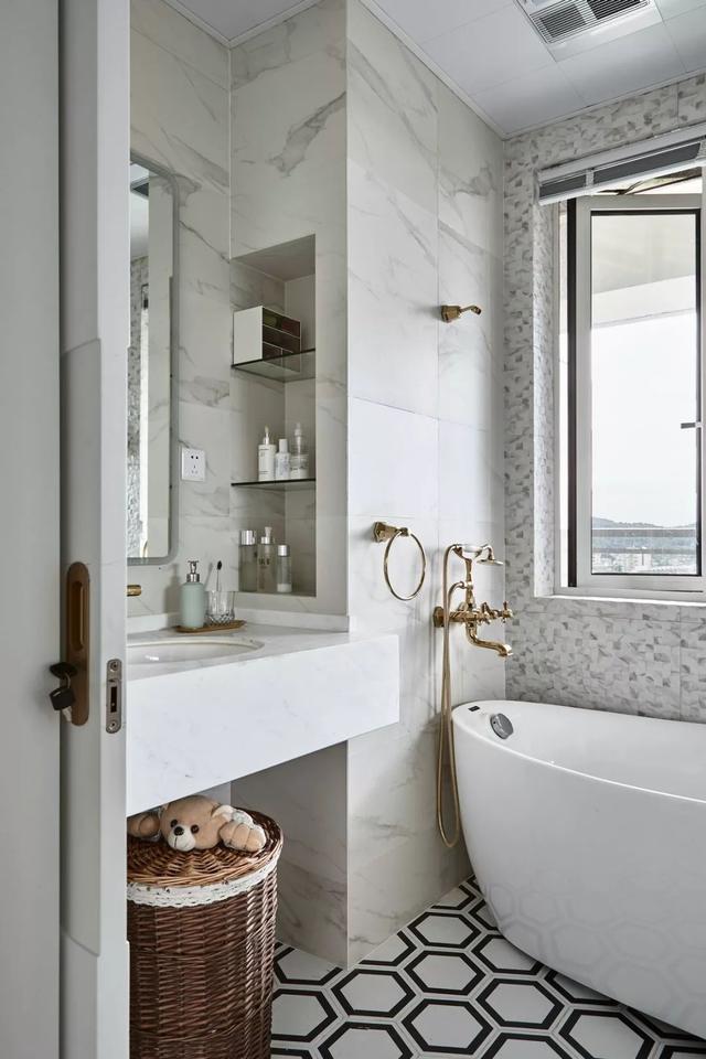 卫生间不是越大越好！学着年轻人的布置，干净又高级，值得借鉴！