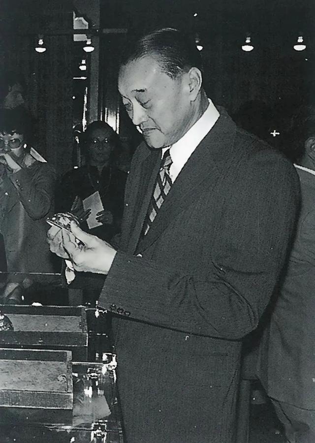 苏富比|收藏之拿起和放下