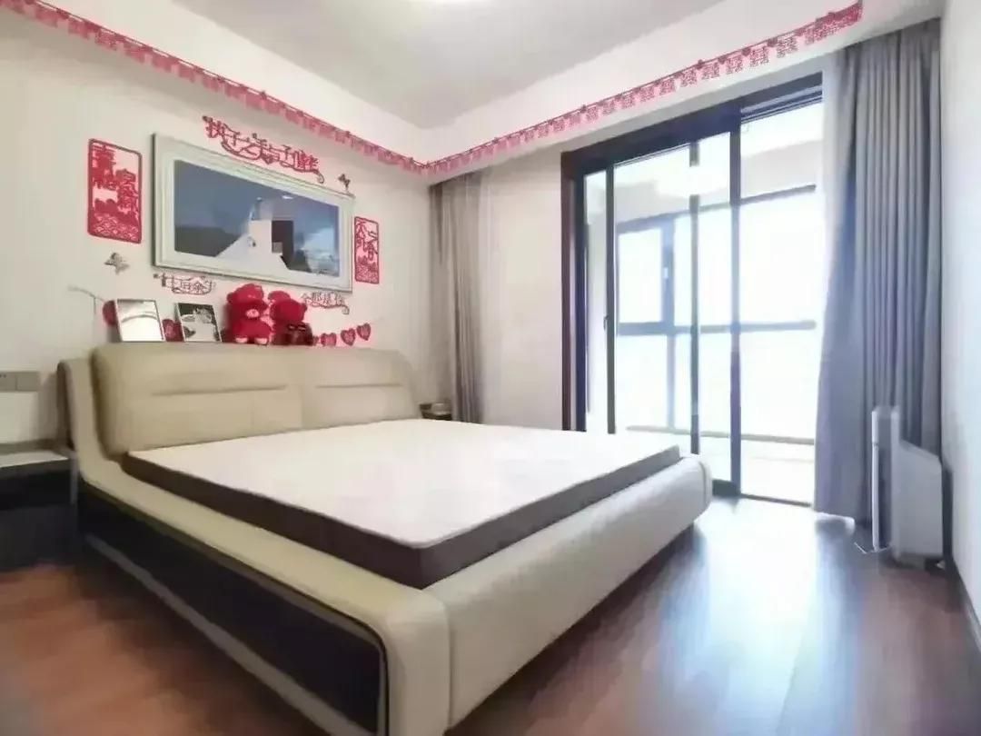 |小戴现任老公行事果断,开始挂出婚房出售,又疑似发布视频