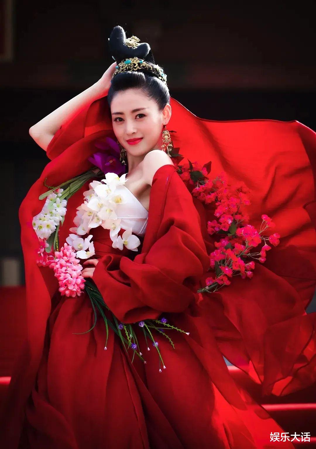 张天爱 排骨胸、吉娃娃、竹竿腿，内娱的畸形白幼瘦审美祸害了多少女明星