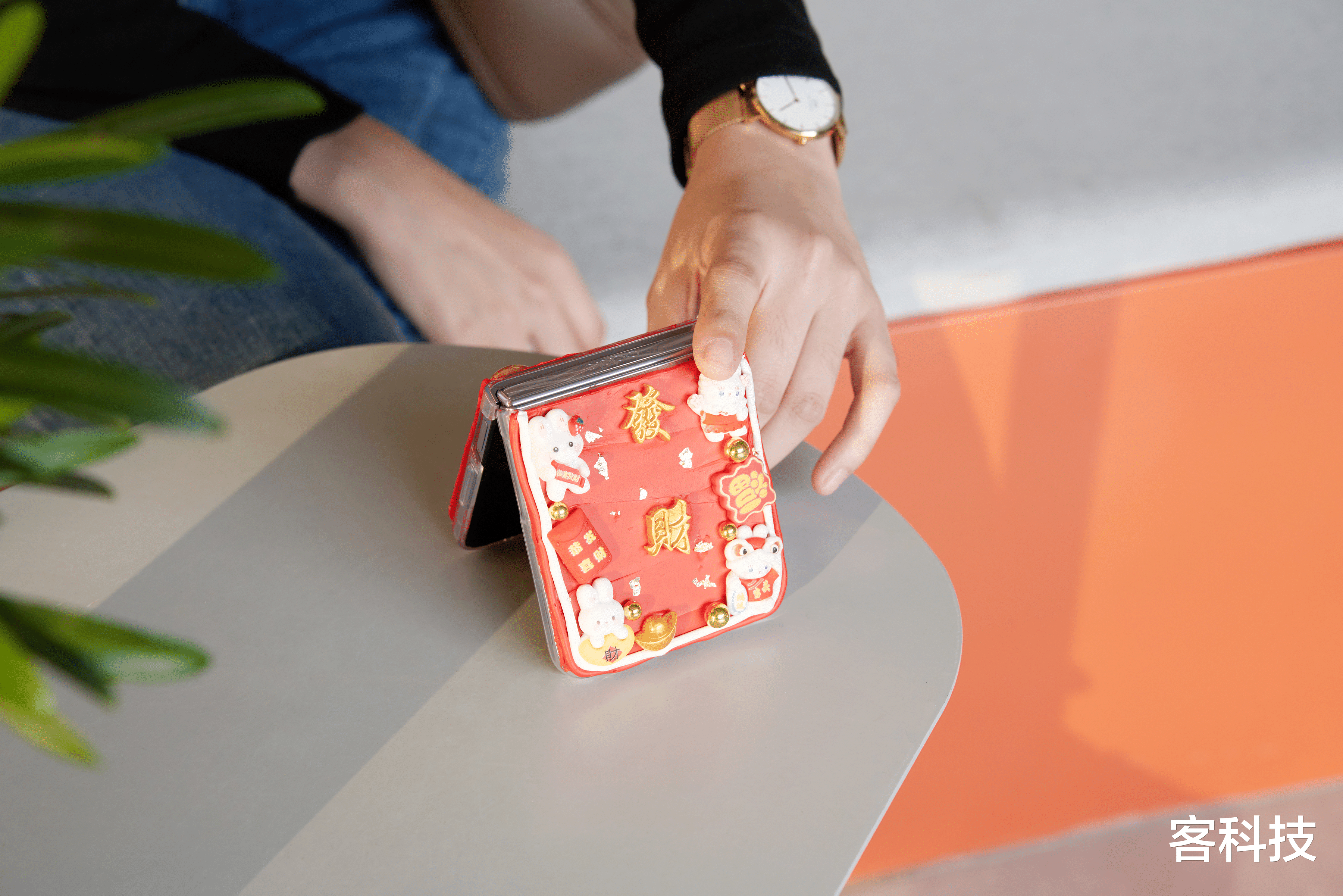 手机壳|脑洞大开还是得靠网友!绿厂小折叠屏引发DIY手机壳热潮