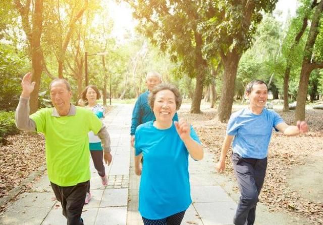 长寿|走路快与走路慢的人，谁更长寿？研究发现：二者或相差8年寿命