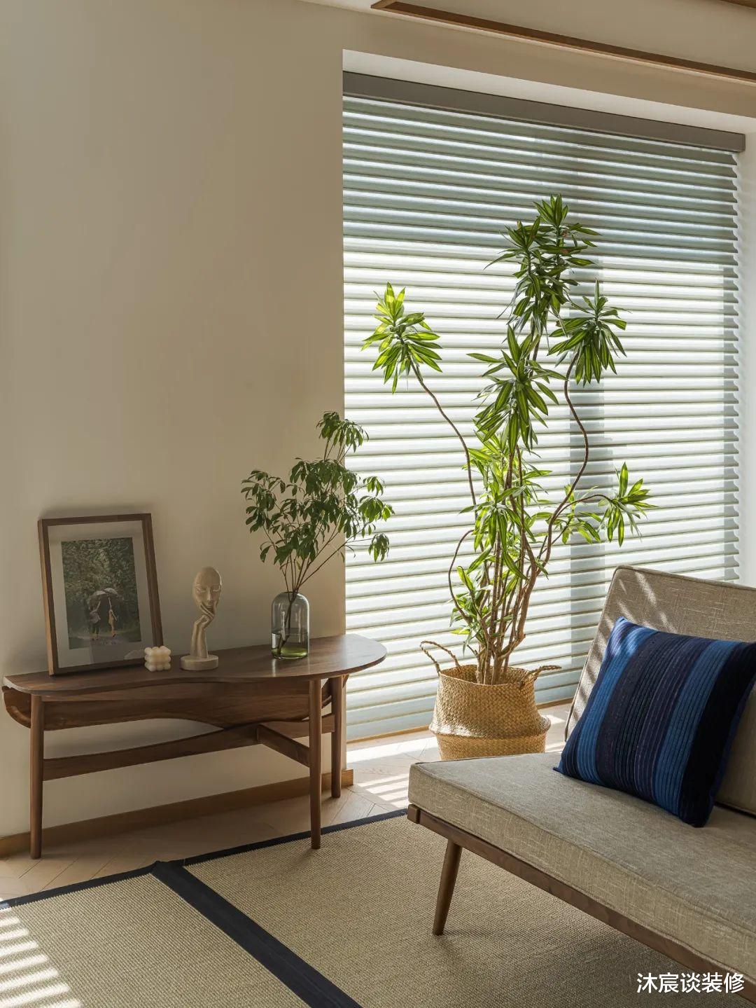 她花50W把150㎡装修好,客厅改成“横厅”很通透,朋友个个说好看