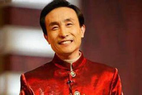 冯潇霆|巩汉林炮轰国足后,冯巩加入骂战,连举三个例子让冯潇霆无言以对