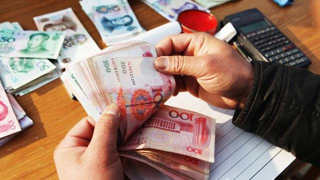 教师|铁饭碗变金饭碗？国家一锤定音，这个行业升级了，年薪最高70万