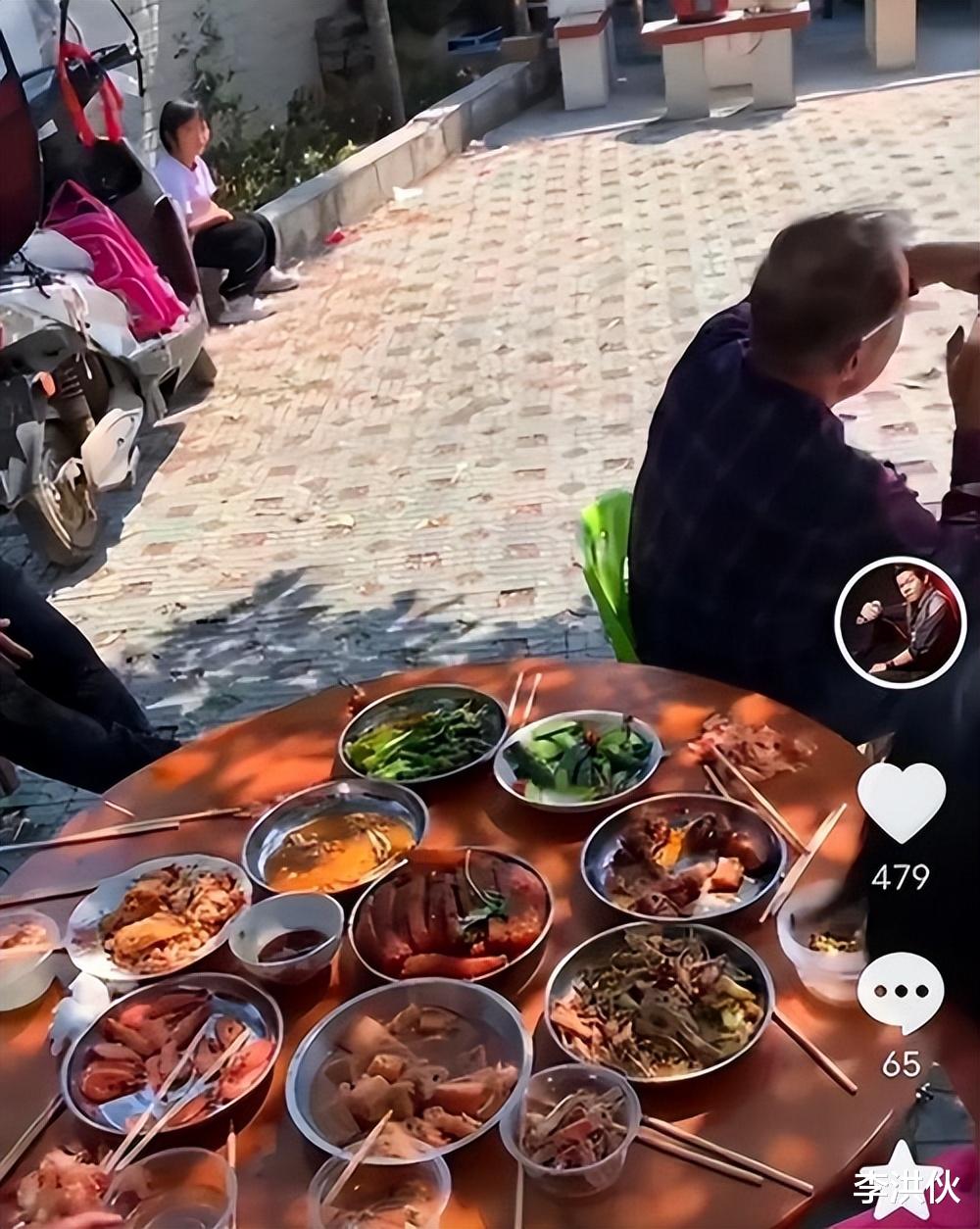 中国好声音|《好声音》冠军梁玉莹衣锦还乡，村民举办欢迎仪式，父亲一脸骄傲