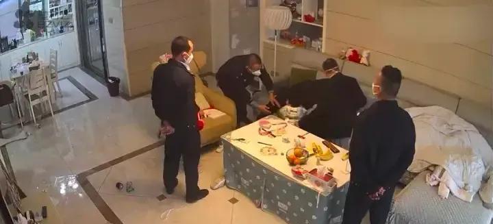 浏阳入室打人事件 受害人为何没还手?中年不易 心酸 幼子护爸被抱走