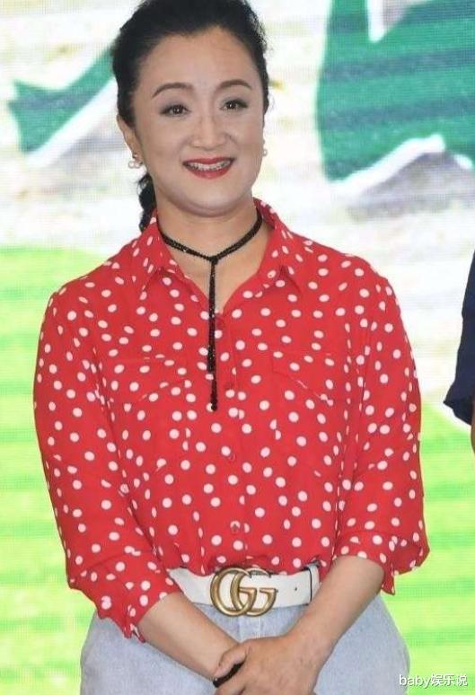 杨昆|杨昆:61岁无儿无女,退休金2500别墅被拍卖,如今过得怎样