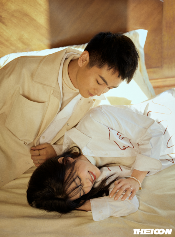 陈妍希|陈晓陈妍希复古氛围感大片，幸福的模样，真是太甜了