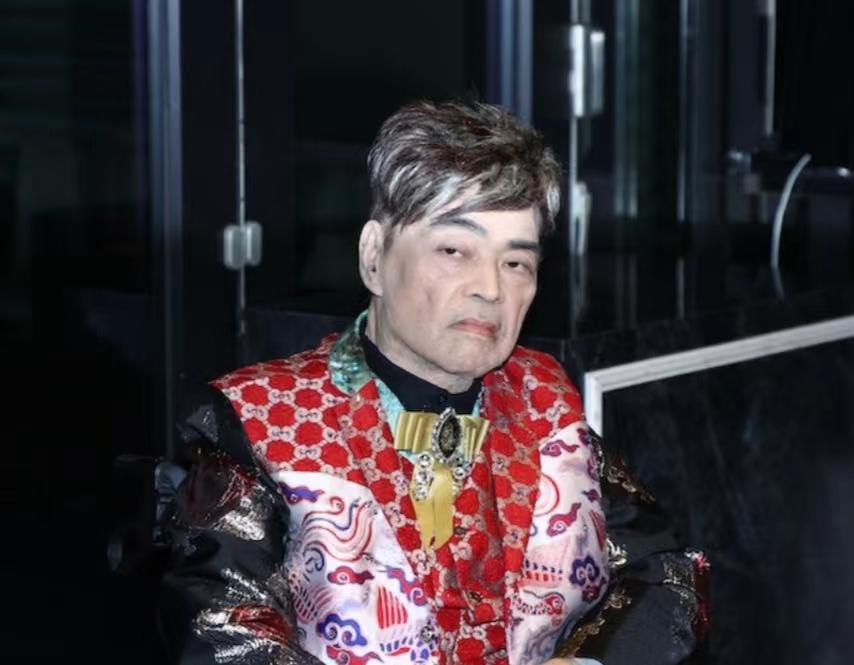 张伟文|不忍直视!知名港星70岁寿宴,一脸倦容被指像纸扎公仔