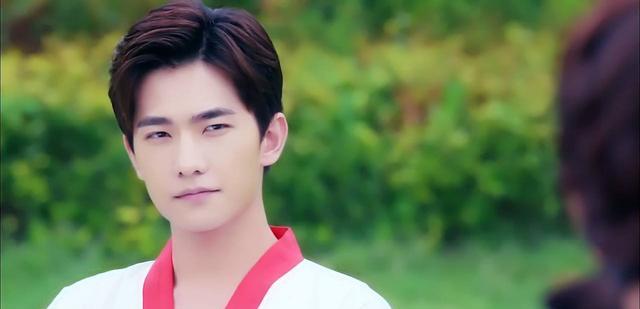 杨洋|杨洋存在感太强了，网友灵魂拷问吴彤：什么时候来真的