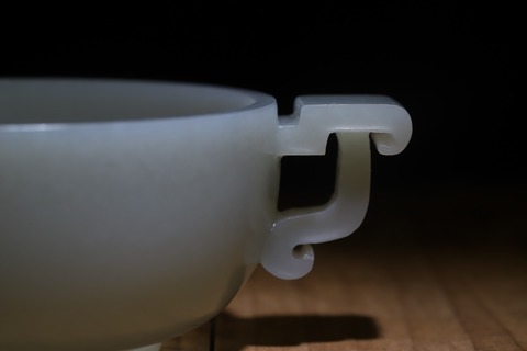 |舊藏和田玉“回纹双耳圆式杯”