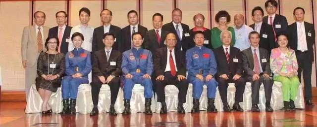第一位太空人杨利伟,5年被提拔4次!如今当解说员,可喜可贺
