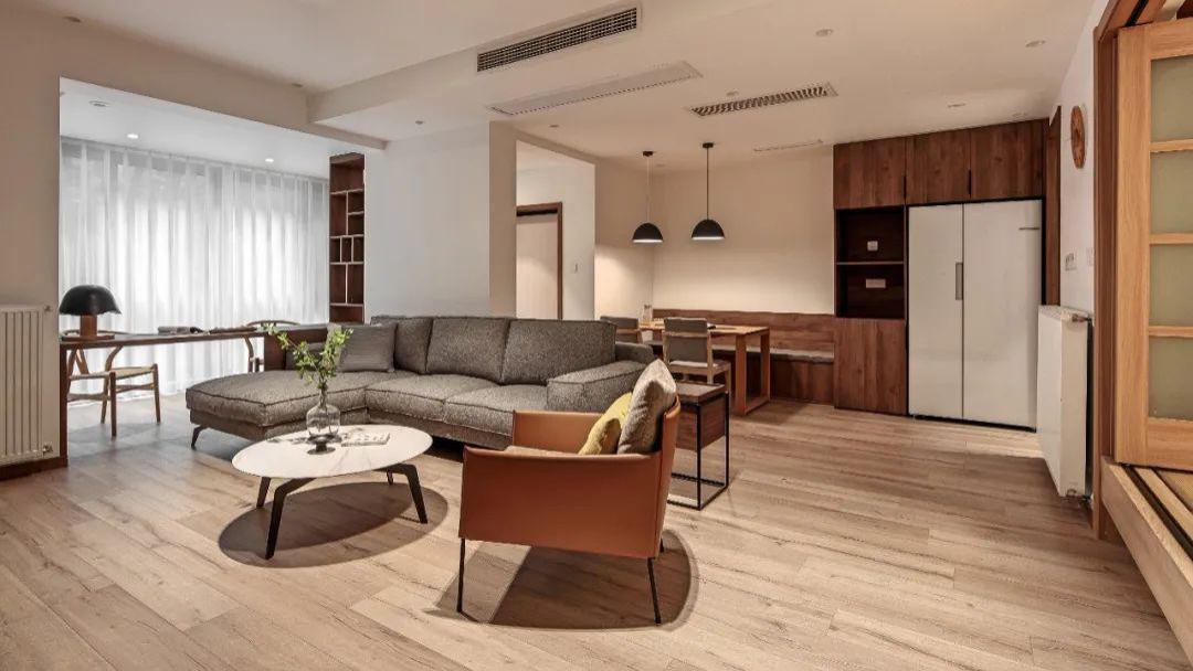 130㎡旧房改造，阳台纳入客餐厅，Get闹市中的悠然居所！