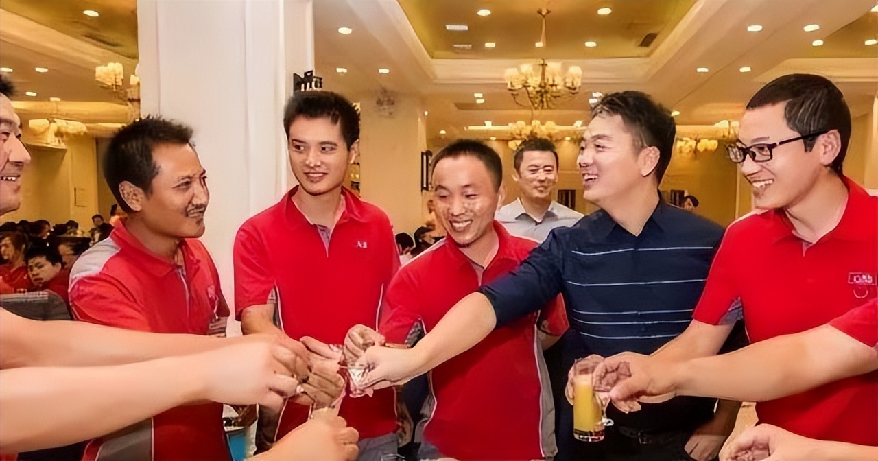 小程序|任劳任怨送快递12年:京东001号快递员金宜财,刘强东给了他什么