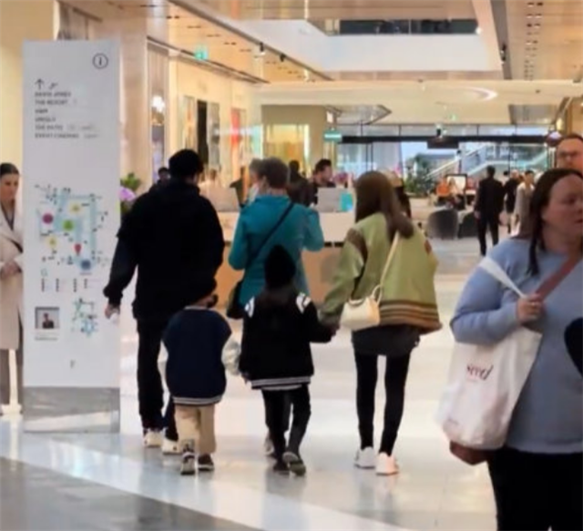 昆凌|昆凌产后褪去“月子脸”状态绝佳,三胎宝妈放话:不会再生!