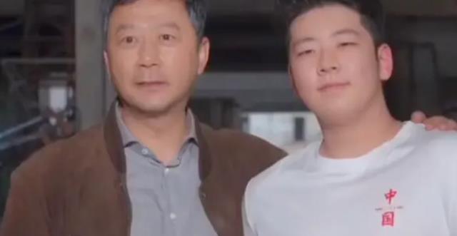 碳水化合物 亲子综艺《爸哪》萌娃已长大！诺一近照皮肤黝黑，石头肌肉发达
