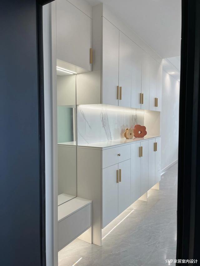 看她家准备要入住的新房,打扫干净真漂亮,悬空电视墙很大气!