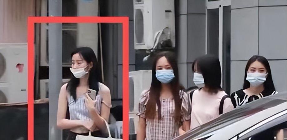 回顾:女子穿清凉装上街被大妈辱骂,路人怒怼:不要多管闲事