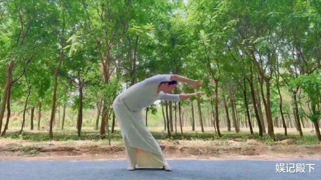 孙莉|孙莉跳舞再被群嘲,曾自夸是专业舞者,僵硬拧巴用力过猛真的尴尬!