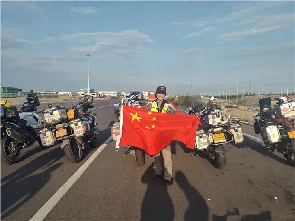 生下双胞胎后,丈夫提出离婚,她用一己之力,将脑瘫女儿送进名校