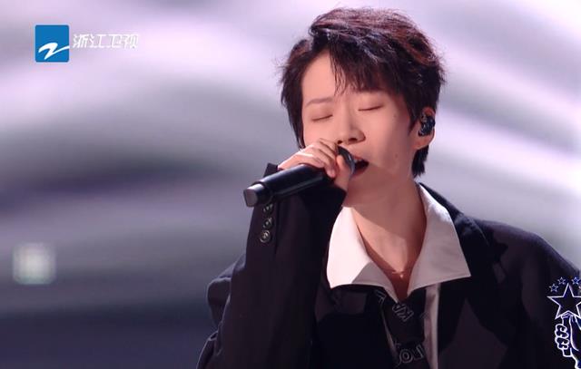 李荣浩|好声音李荣浩组内考核,李楚楚嗓音挤卡,蔡子伊晋级未免太轻松了