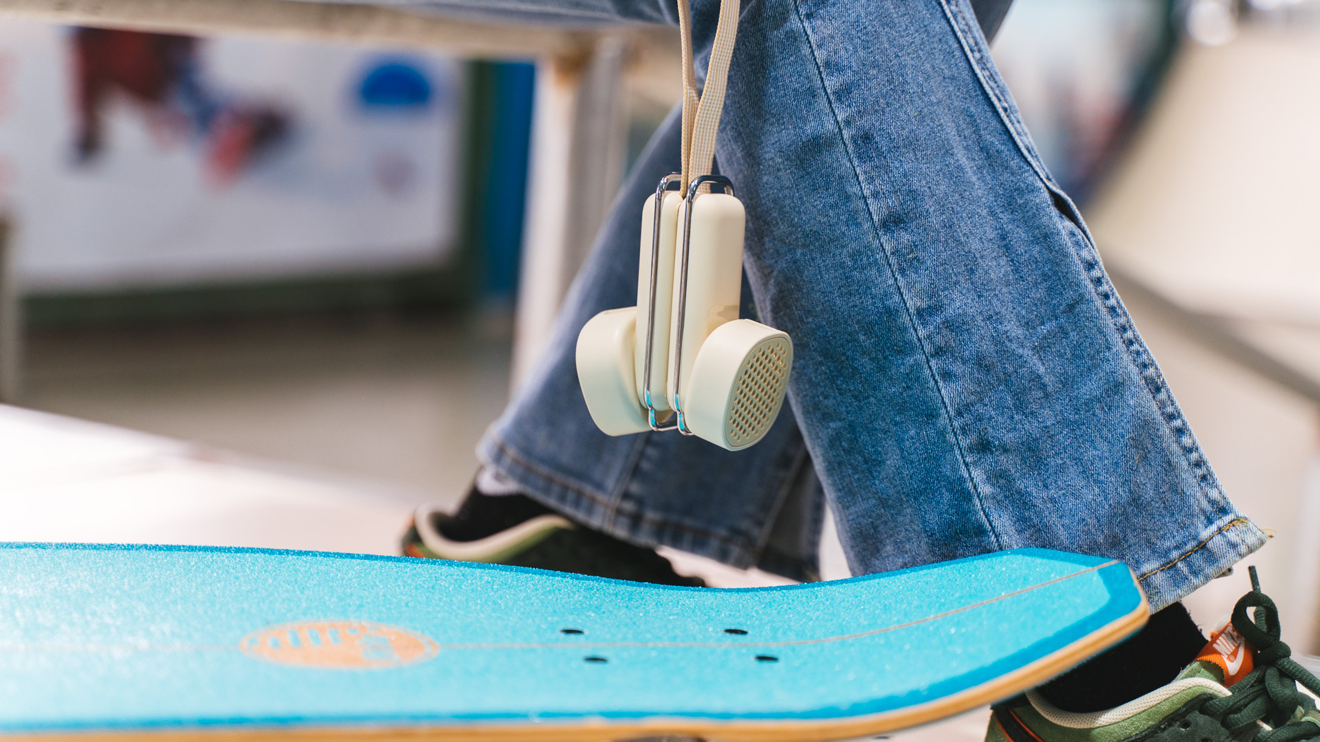 夏日外出必备降温神器——大宇挂脖风扇