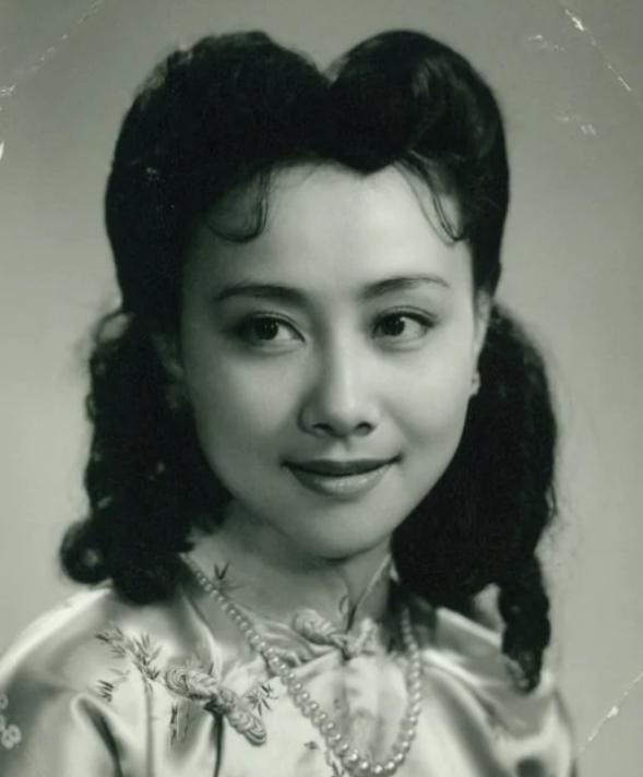 黄梅莹|著名演员黄梅莹:命运坎坷,嫁给金鑫后苦尽甘来,恩爱38年生一子