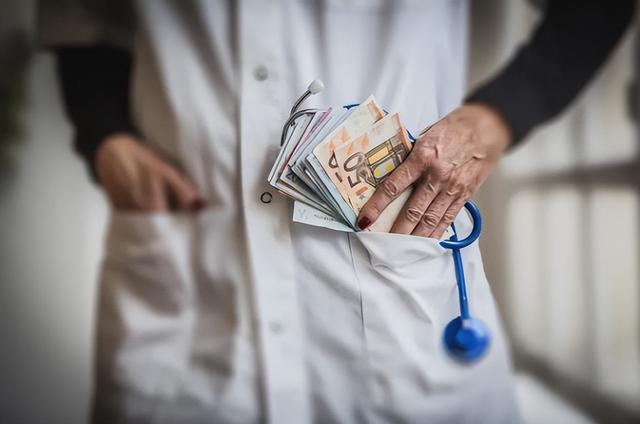 狂飙|比《狂飙》还狂,医疗系统塌方式腐败有人贪财上亿!国家出手了