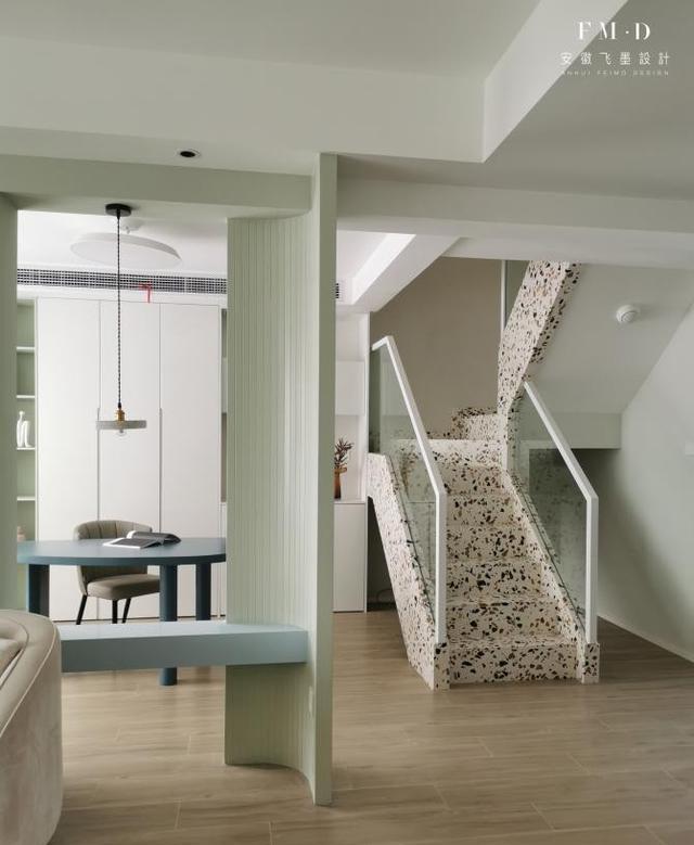 同样是横厅设计，客厅和书房用弧形格栅做窗口，高颜值还不愁采光