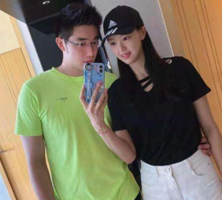张常宁|中国女排张常宁，携老公出游遭遇尴尬事，美照曝光又被斥不守规矩
