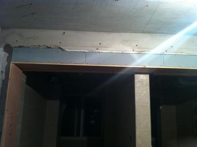 我家的瓦工师傅很尽责,坚持让改卧室门洞,完装后更好看还省1000