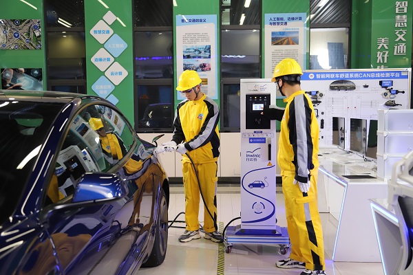 培训机构|今年高校毕业生破千万 万通学子一技在手打破困境