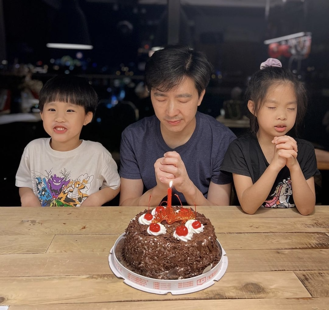 林志颖|林志颖弟弟林志鑫和家人庆生，妻子晒全家福