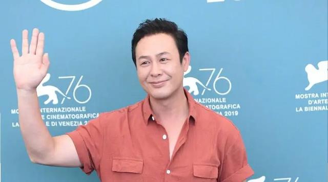 张颂文|演员张颂文：曾被剧组拒绝近600次，如今46岁仍然为买房发愁