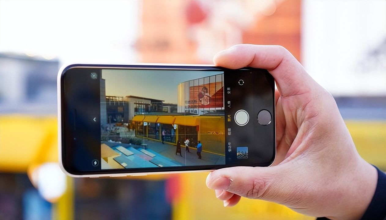 Java|iPhoneSE3售价跌破3000元，现在入手合适吗？