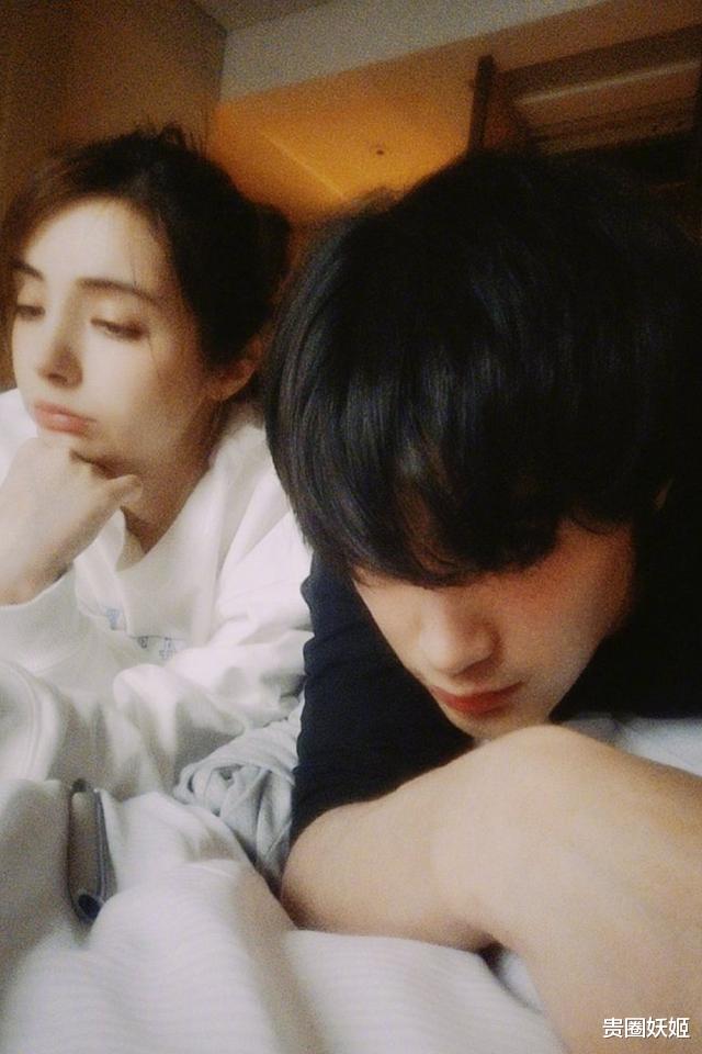 姜潮|姜潮女儿半岁近照，穿花衣服扎小啾啾，身高瞩目长得好又漂亮