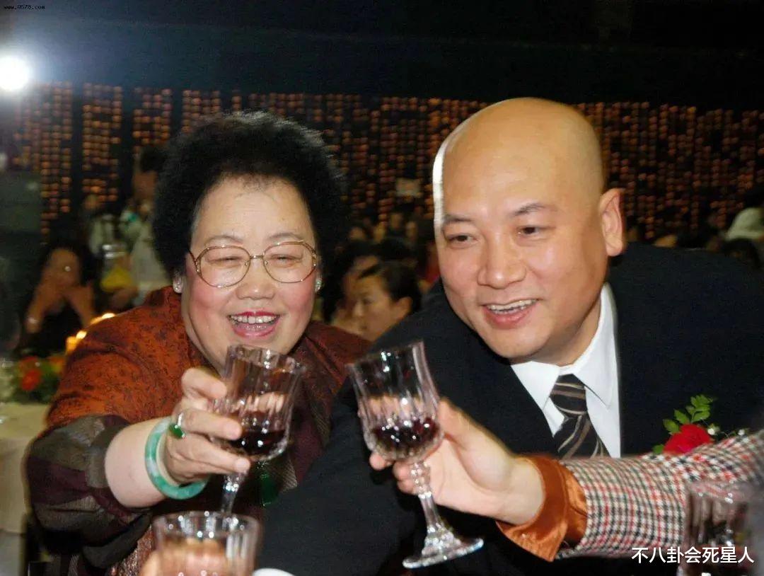 张嘉益|16位内地中老年男星现状,走路直不起腰,头发花白,秃头发福