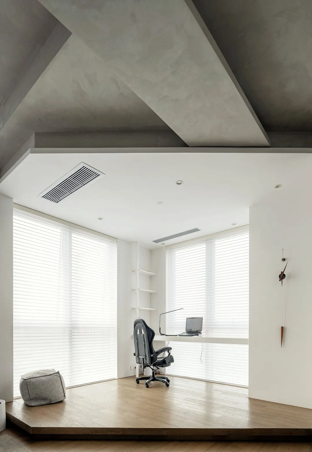 超小户型的全能公寓：几何元素+阶梯式吊顶，隔壁邻居都看愣了！