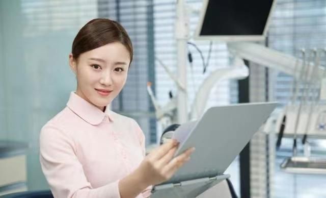 |“理想型女友”职业排行榜,教师备受争议,榜首成了香饽饽!